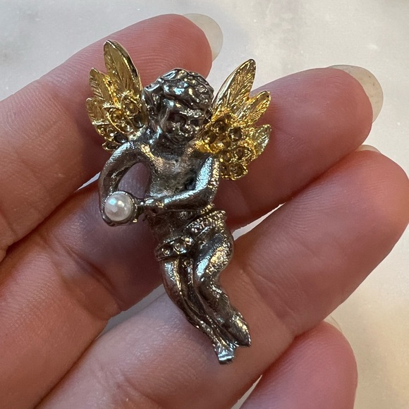 Vintage Cherub Brooch Two Tone Angel Pin With Pearl - Picture 2 of 4